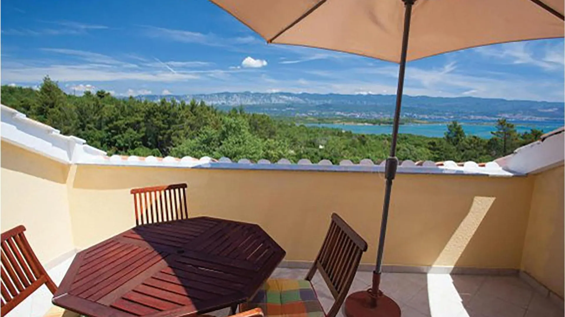 Gorgeous Apartment In Malinska With Kitchen