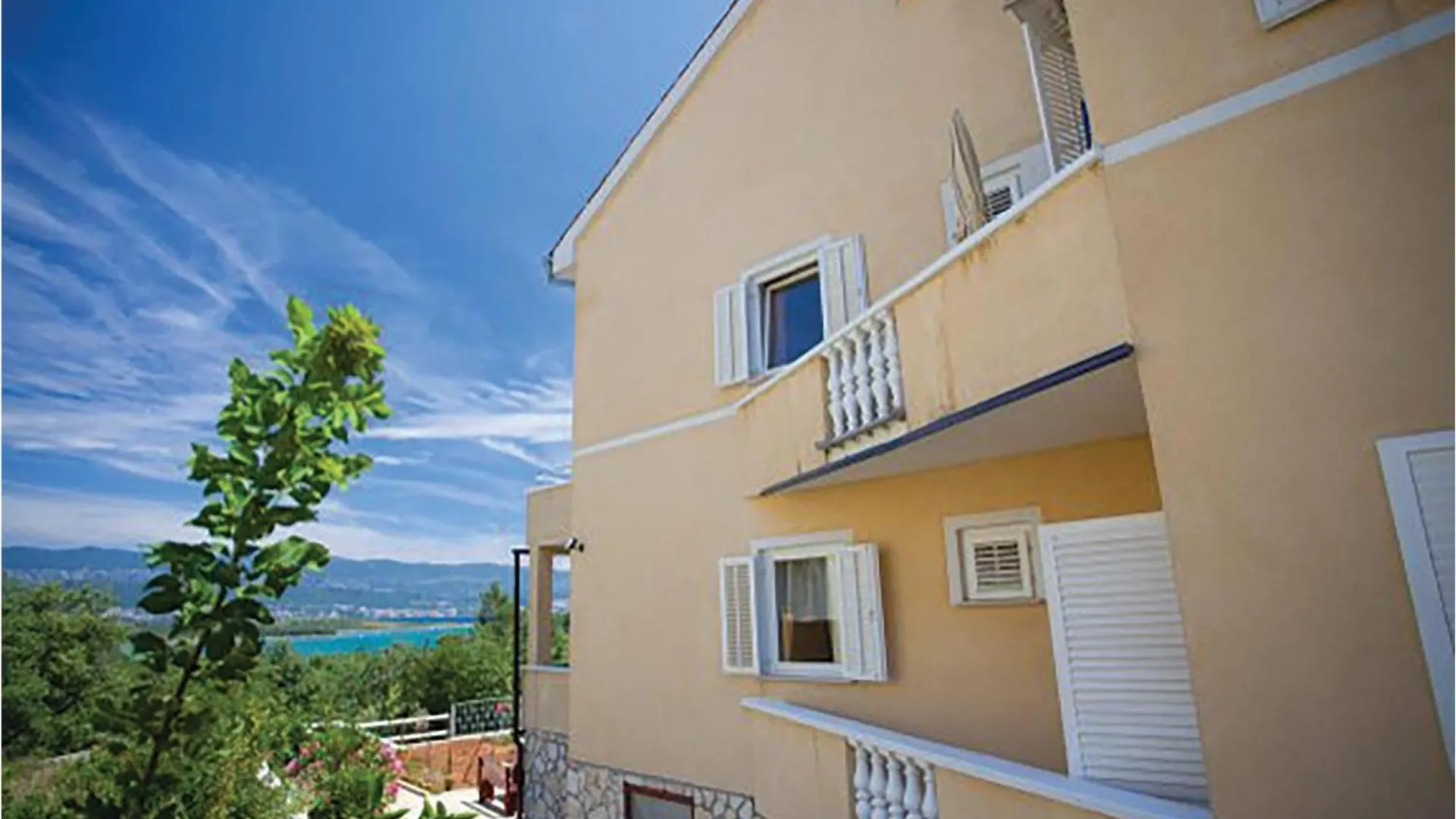 Gorgeous Apartment In Malinska With Kitchen