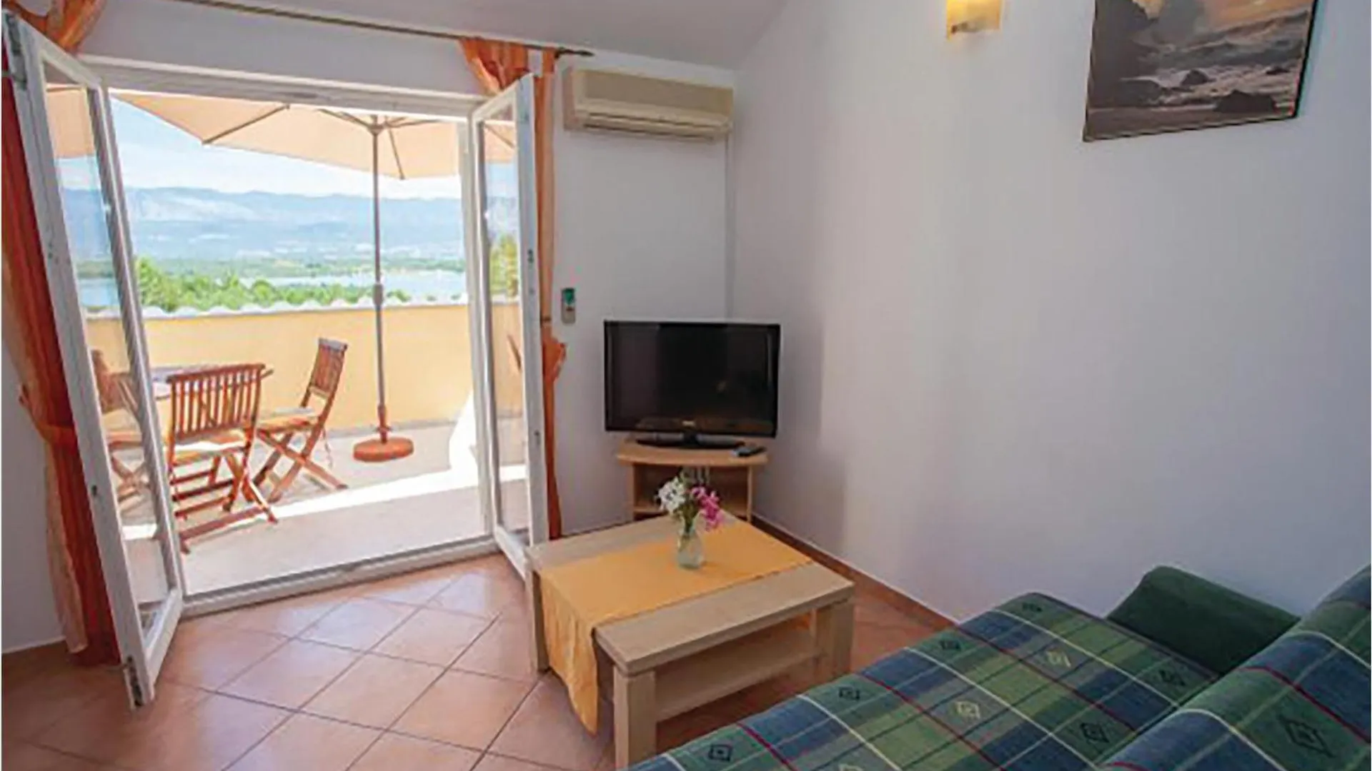 Gorgeous Apartment In Malinska With Kitchen